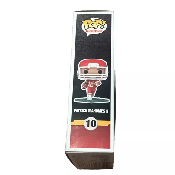 Patrick Mahomes Funko Pop #10 Jumbo Prizm Card NFL KC Chiefs Hail Mary Edition - Picture 2 of 6